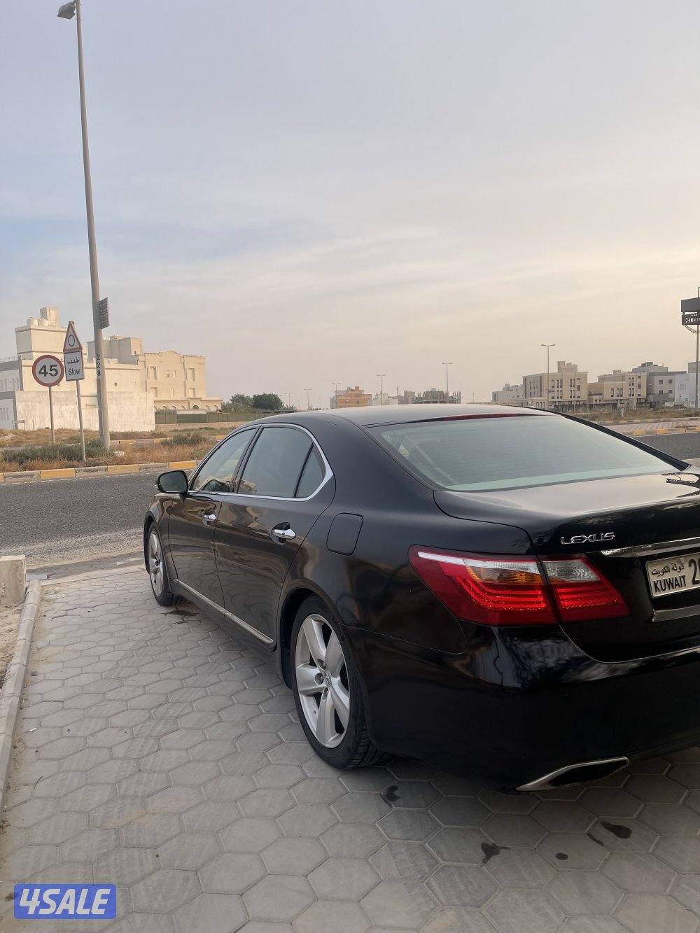 للبيع لكزس Ls460 لارج موديل 20123