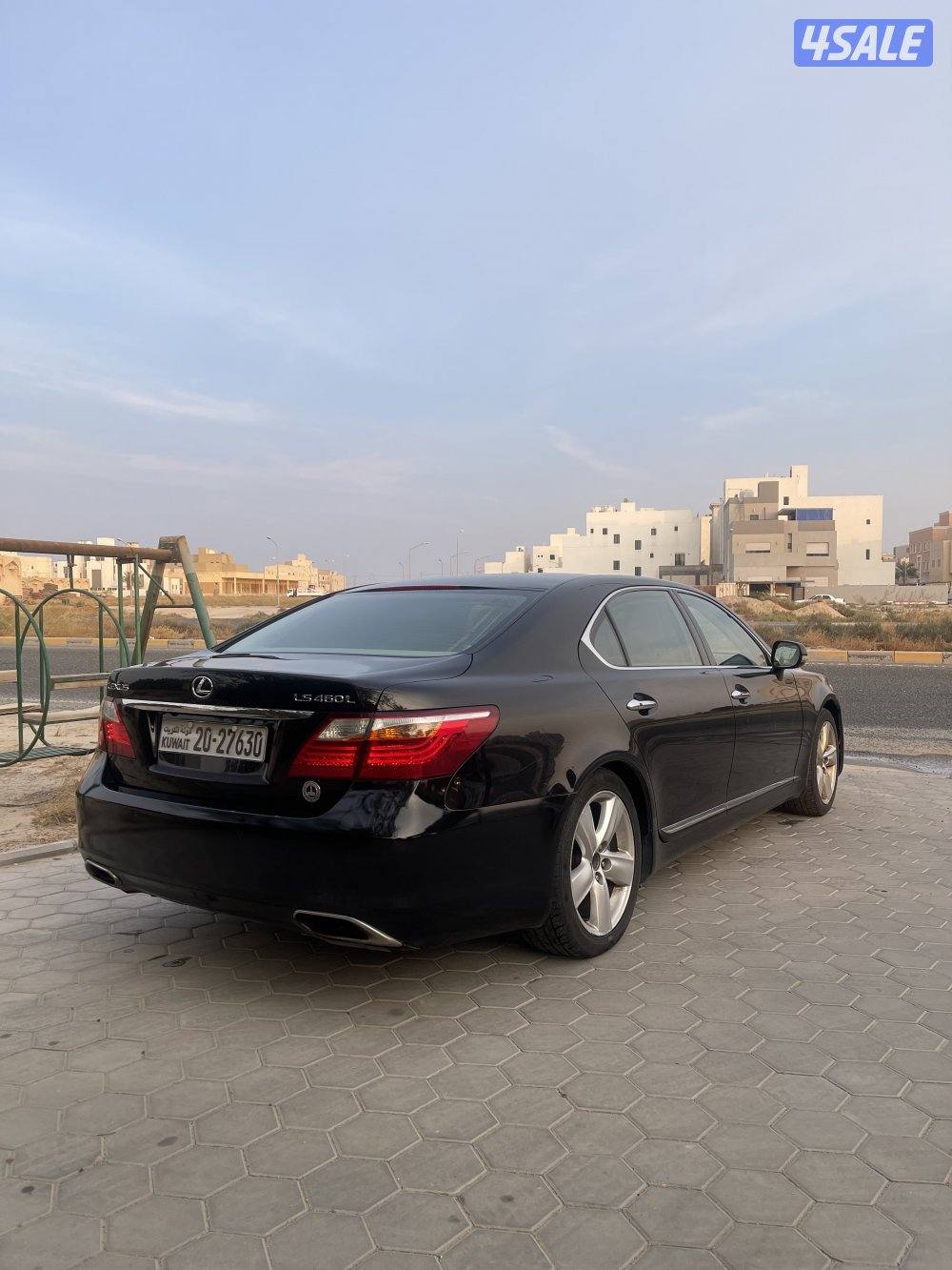 للبيع لكزس Ls460 لارج موديل 20124