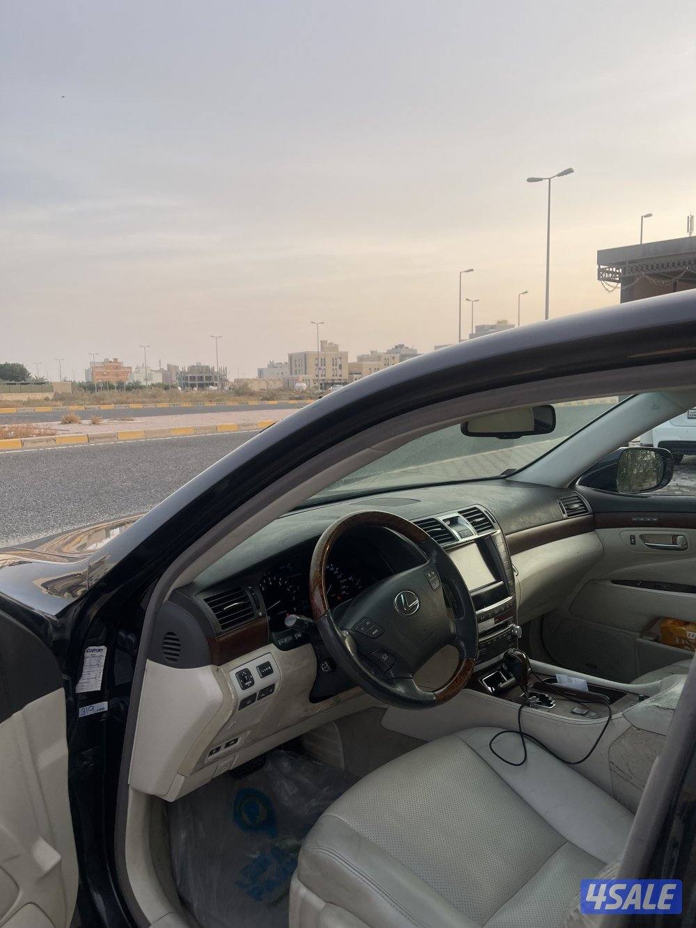 للبيع لكزس Ls460 لارج موديل 20125