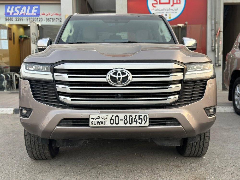 لاند كروزر VX  وارد الساير ماشي 73 الف كم صبغ الوكالة شرط الفحص0