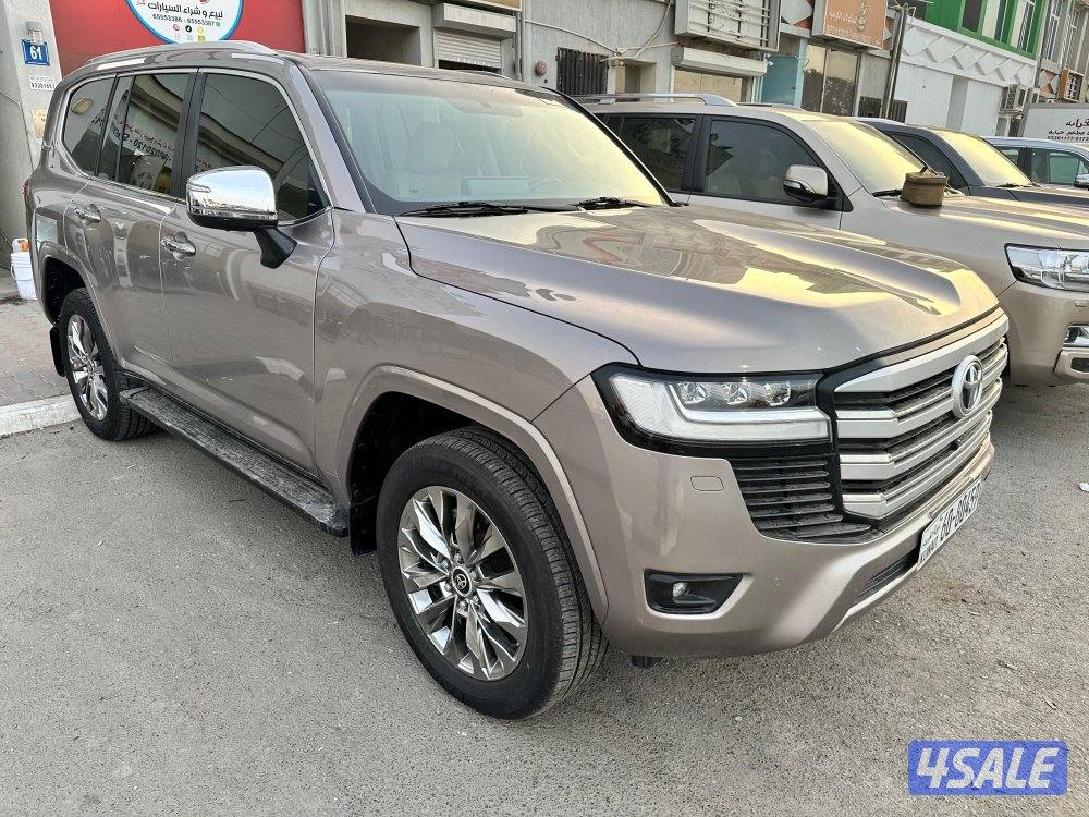 لاند كروزر VX  وارد الساير ماشي 73 الف كم صبغ الوكالة شرط الفحص1