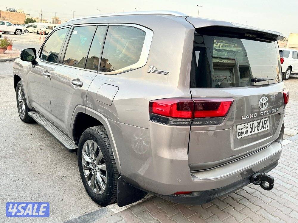 لاند كروزر VX  وارد الساير ماشي 73 الف كم صبغ الوكالة شرط الفحص3