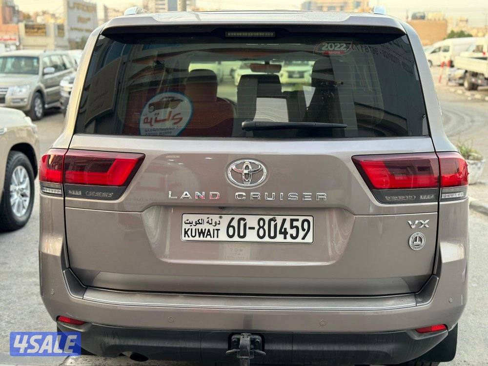 لاند كروزر VX  وارد الساير ماشي 73 الف كم صبغ الوكالة شرط الفحص5
