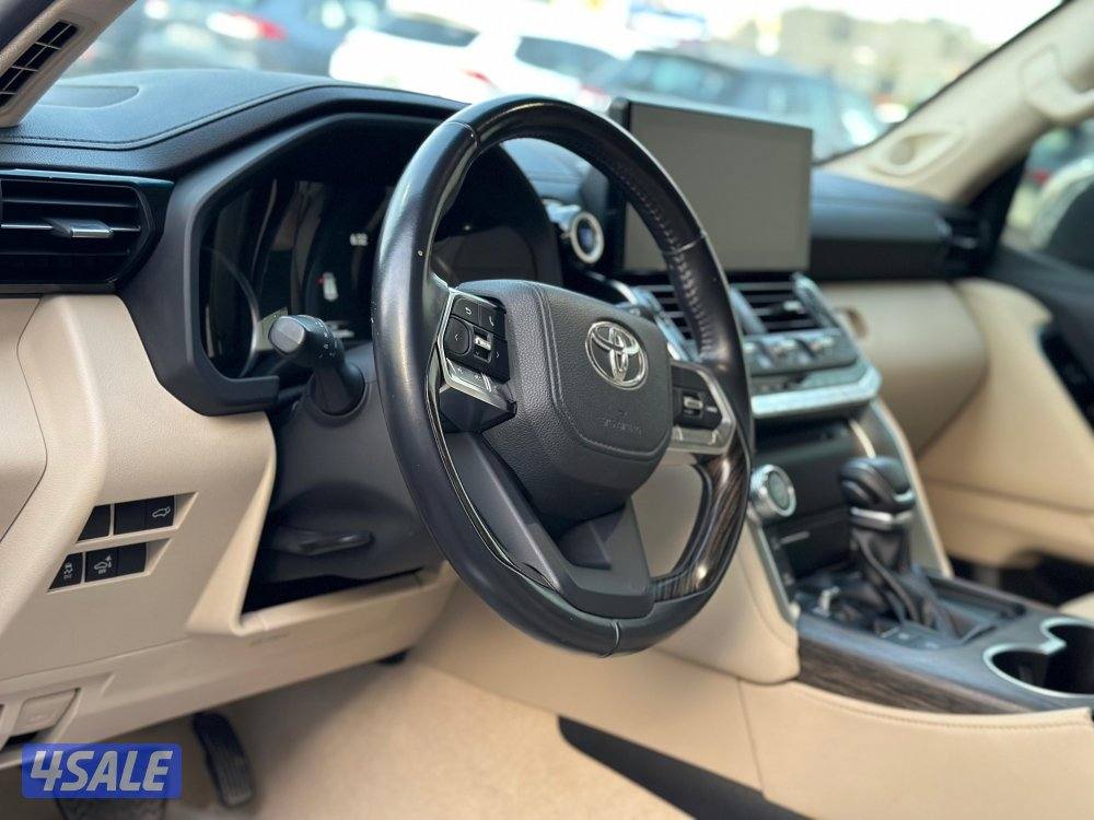 لاند كروزر VX  وارد الساير ماشي 73 الف كم صبغ الوكالة شرط الفحص6