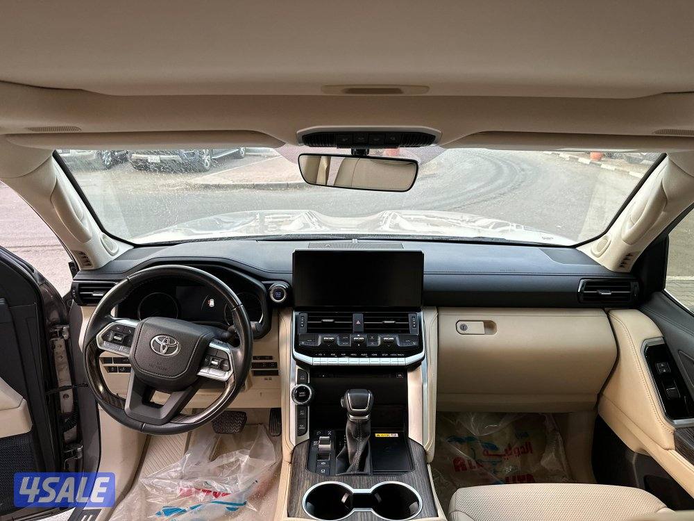 لاند كروزر VX  وارد الساير ماشي 73 الف كم صبغ الوكالة شرط الفحص7