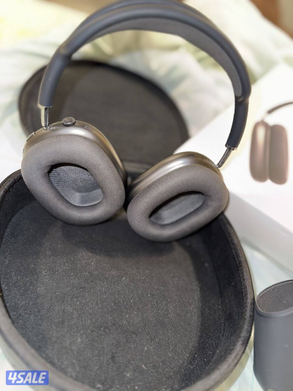 Apple AirPods max  13