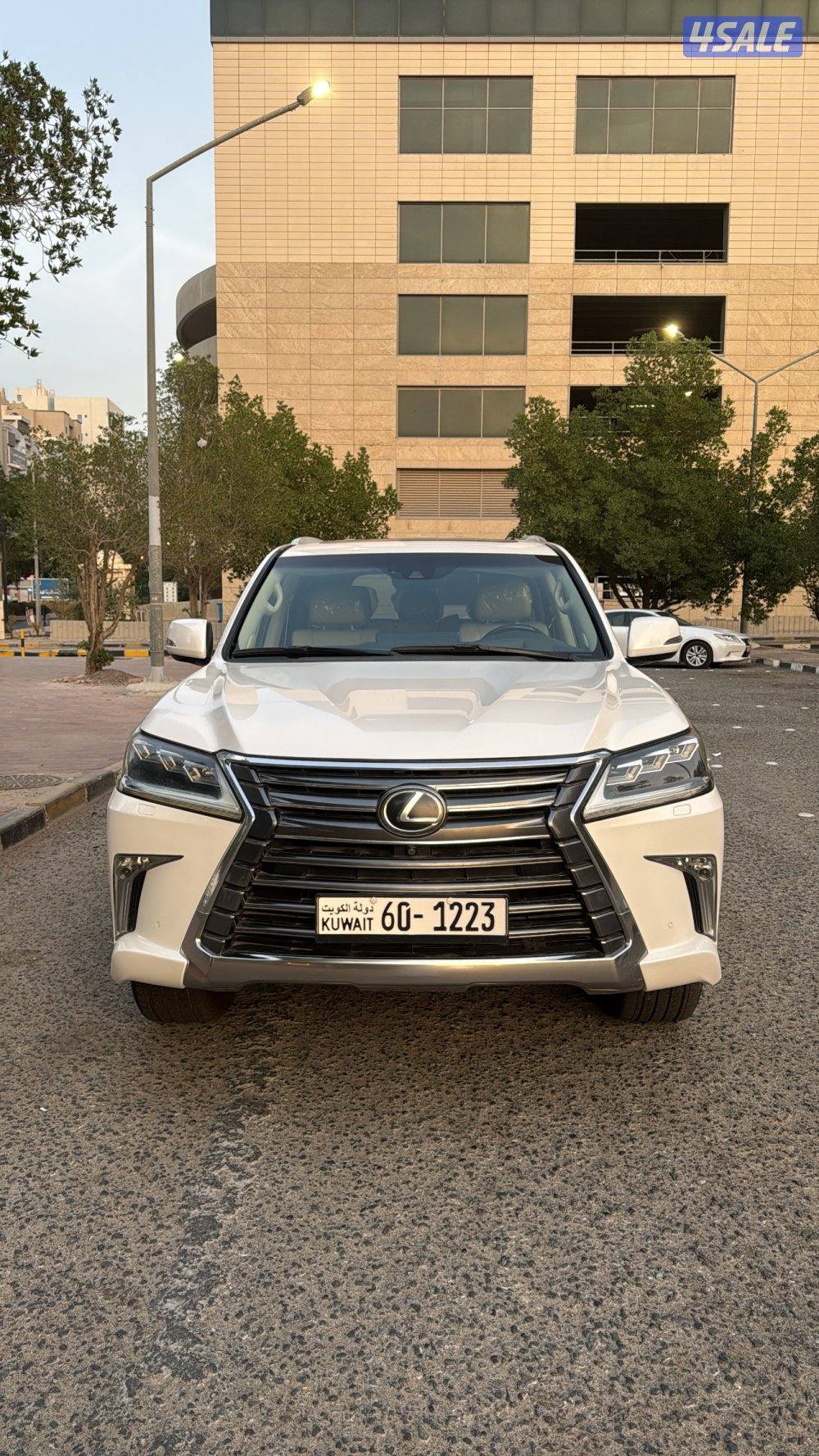 جيب لكزس LX570 موديل 20160