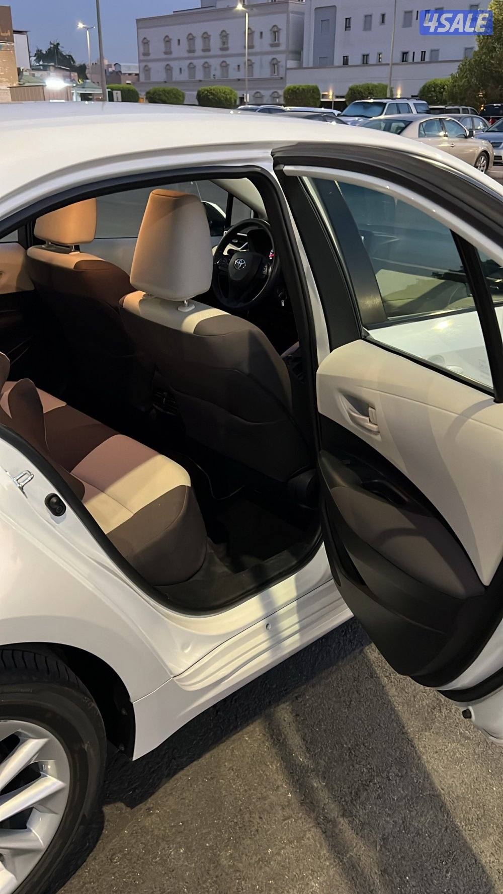 للبيع كرولا الساير  موديل 2023  عداد 25 صبغ والوكاله9