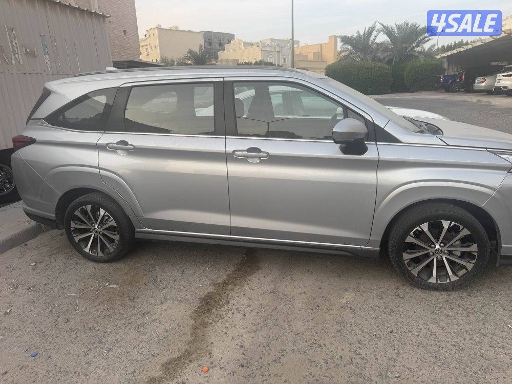Toyota veloz موديل ٢٠٢٣ ماشي ١٩٨٣٨ تلبيس كشنات وارضيات السياره نظيفه0