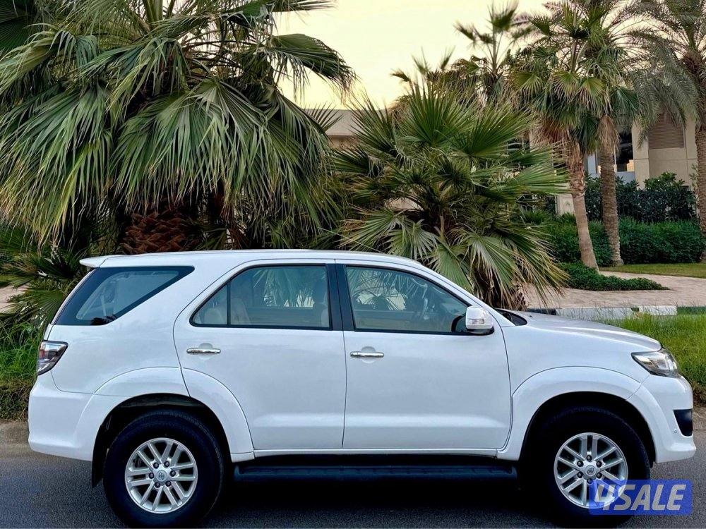 للبيع فورتنر موديل 2013 ماشي 94 الف صبغ الوكاله وارد الساير 4 سلندر1