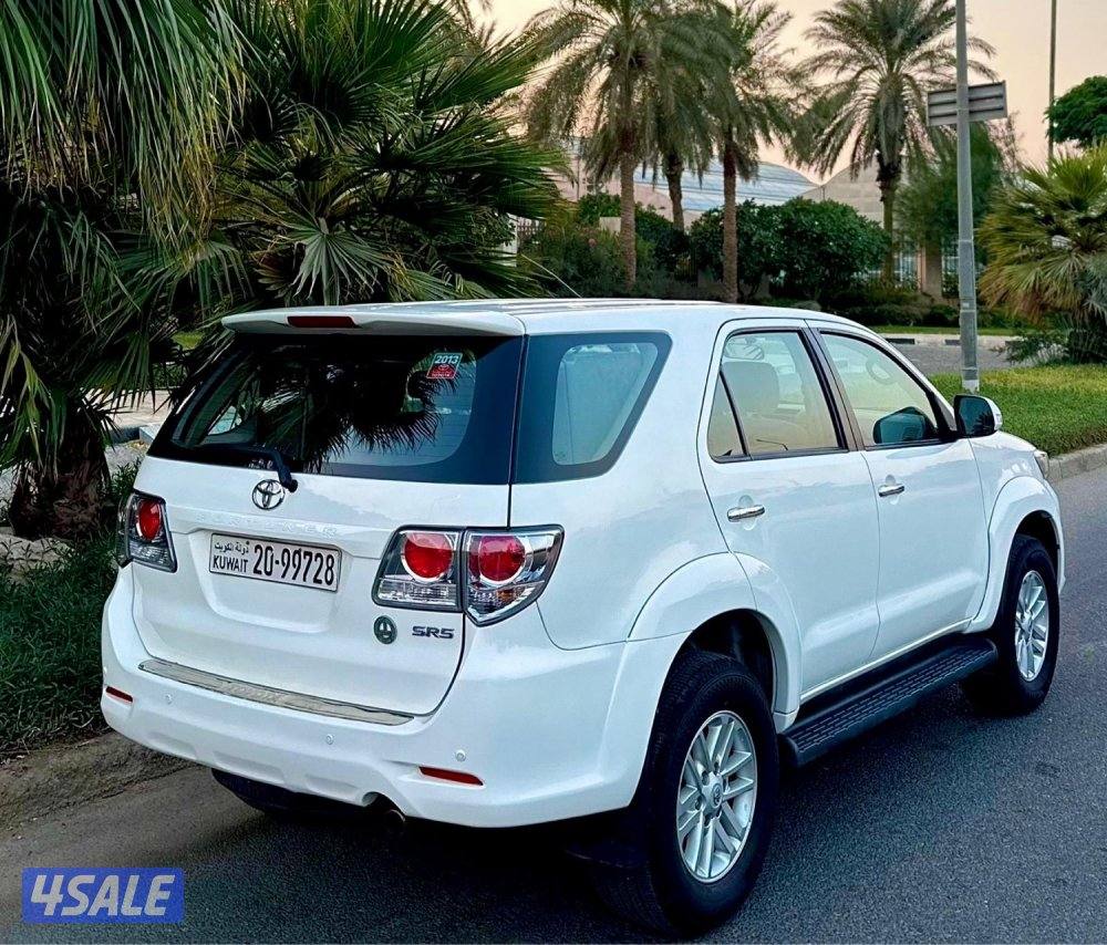 للبيع فورتنر موديل 2013 ماشي 94 الف صبغ الوكاله وارد الساير 4 سلندر2