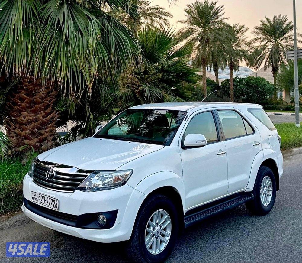 للبيع فورتنر موديل 2013 ماشي 94 الف صبغ الوكاله وارد الساير 4 سلندر3