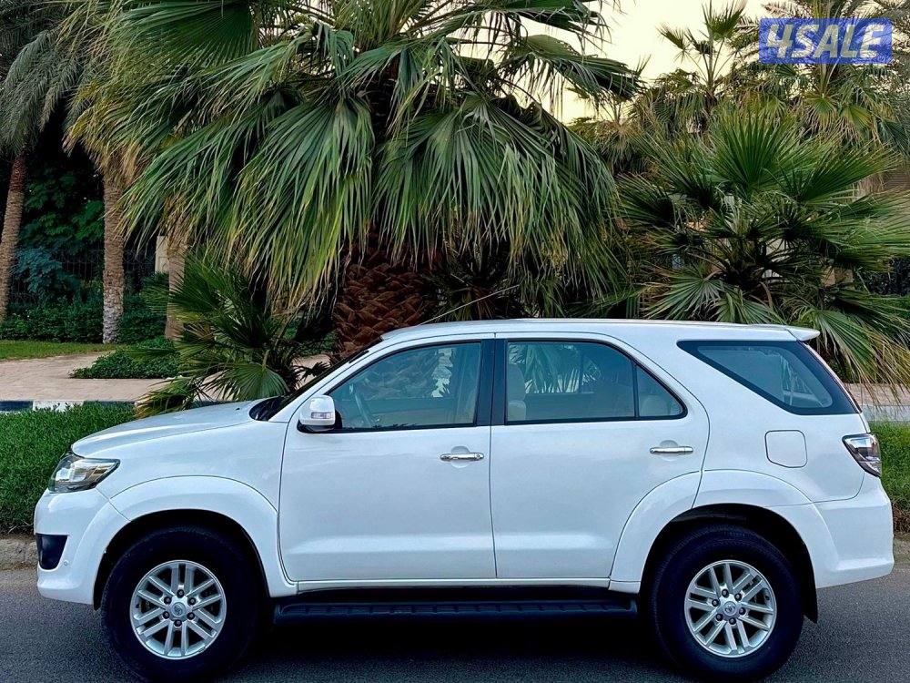 للبيع فورتنر موديل 2013 ماشي 94 الف صبغ الوكاله وارد الساير 4 سلندر4