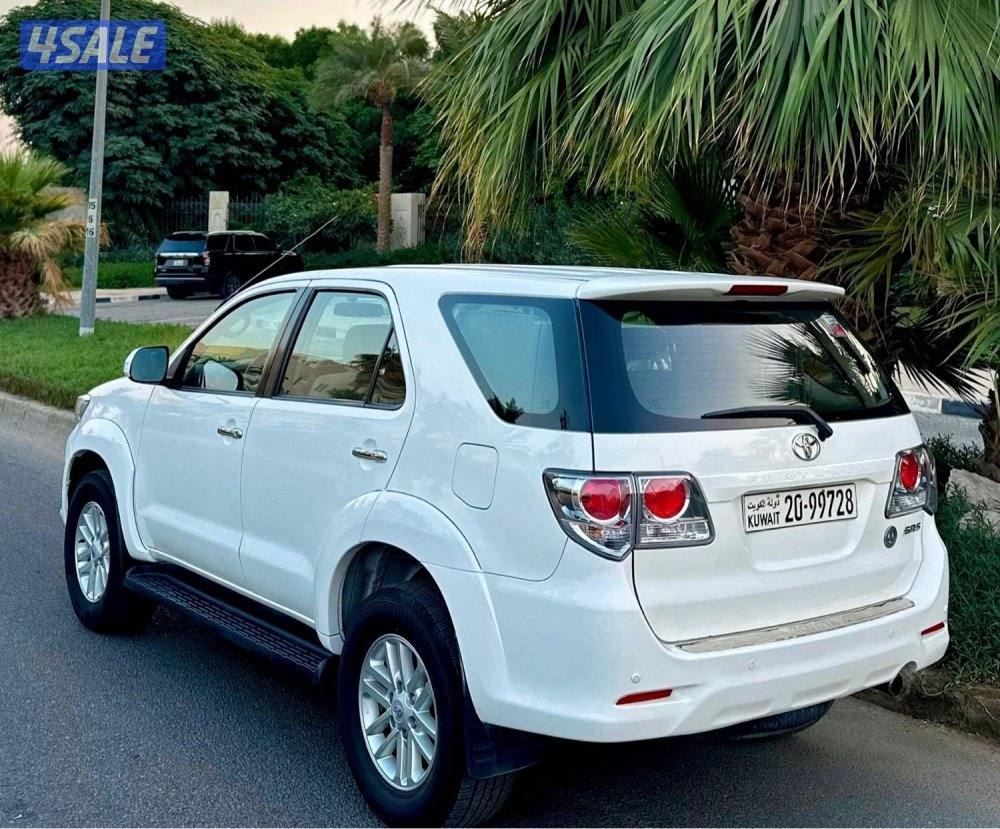 للبيع فورتنر موديل 2013 ماشي 94 الف صبغ الوكاله وارد الساير 4 سلندر5