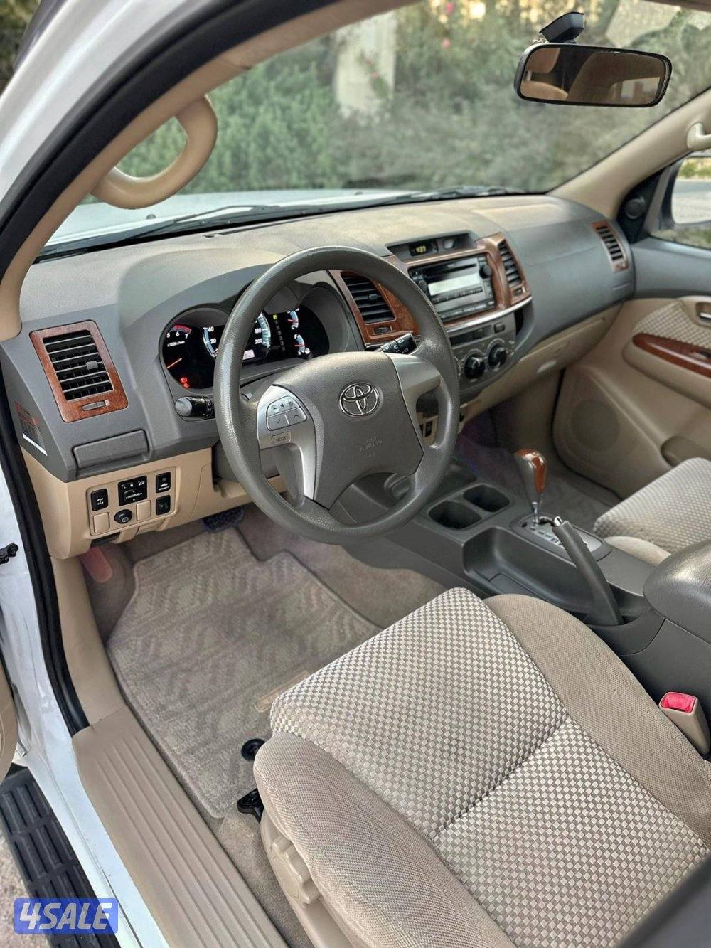 للبيع فورتنر موديل 2013 ماشي 94 الف صبغ الوكاله وارد الساير 4 سلندر6