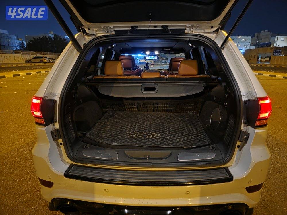 قراند شروكي srt8 2015 ماشي ١٧٥ الف5