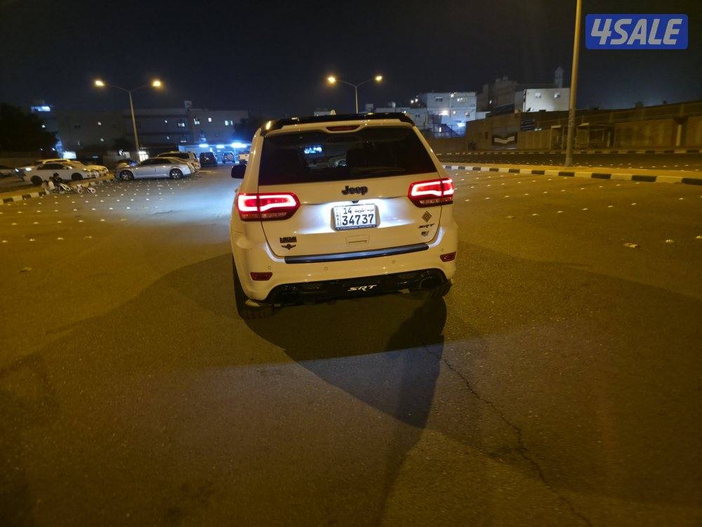 قراند شروكي srt8 2015 ماشي ١٧٥ الف4