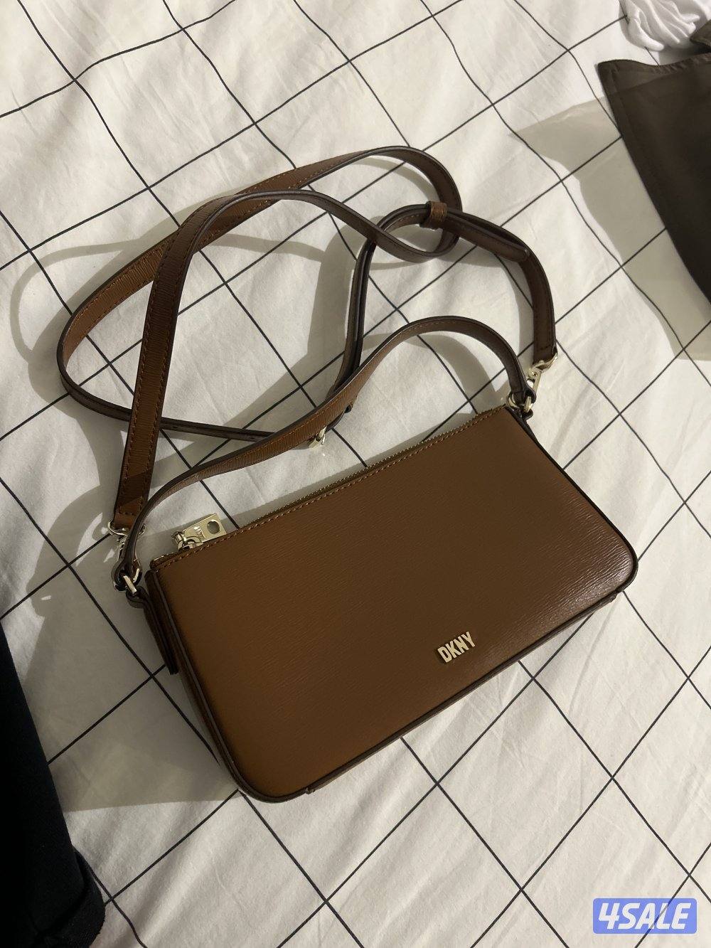 جنطة DKNY جديده استعمال مرتين بس0