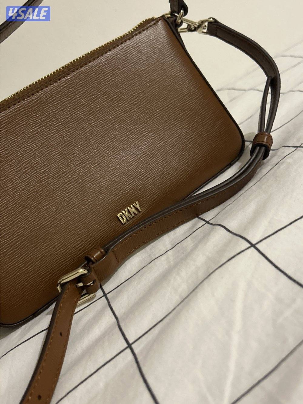 جنطة DKNY جديده استعمال مرتين بس3