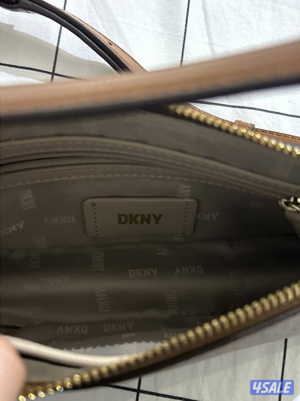 جنطة DKNY جديده استعمال مرتين بس4