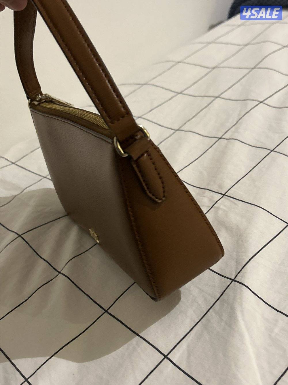 جنطة DKNY جديده استعمال مرتين بس6