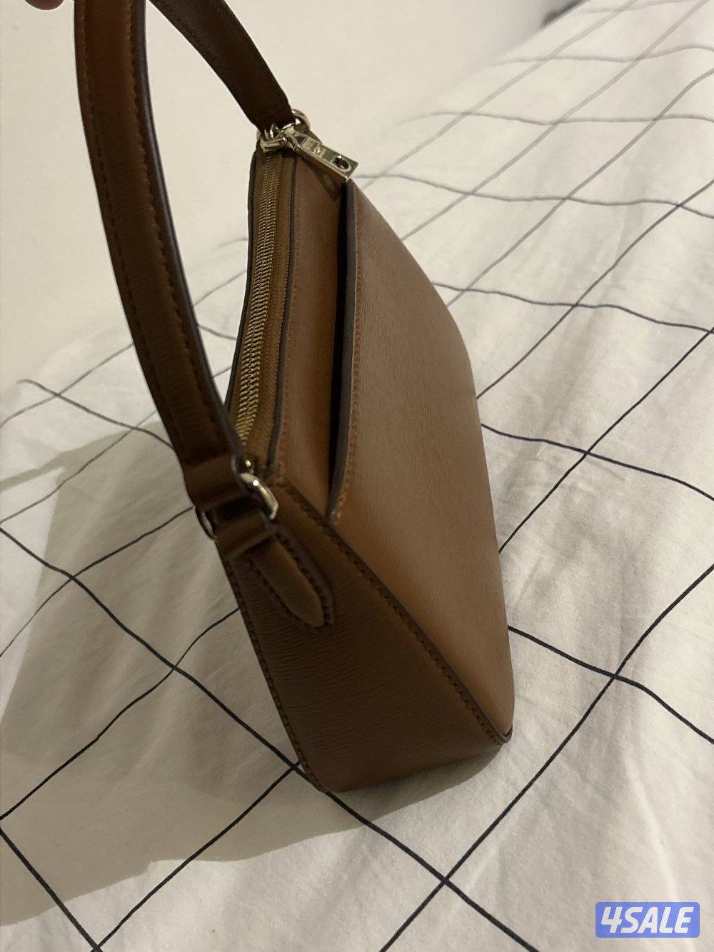 جنطة DKNY جديده استعمال مرتين بس7