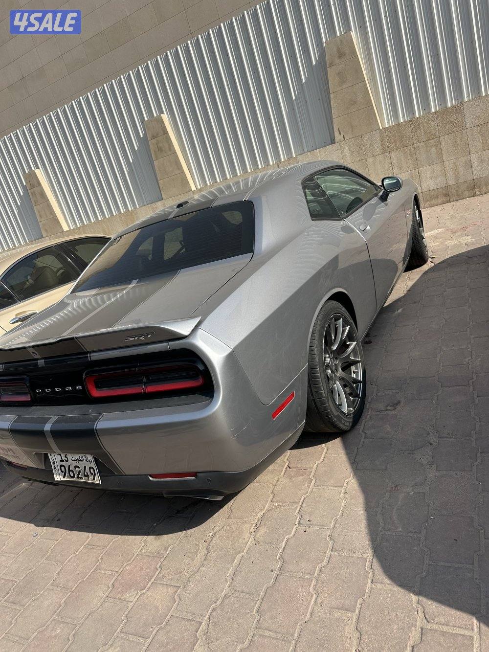 دوج‌ تشالجر اس آر تی 8  2015  اللون رمادی  ماشی 150 الف  السعر 72001