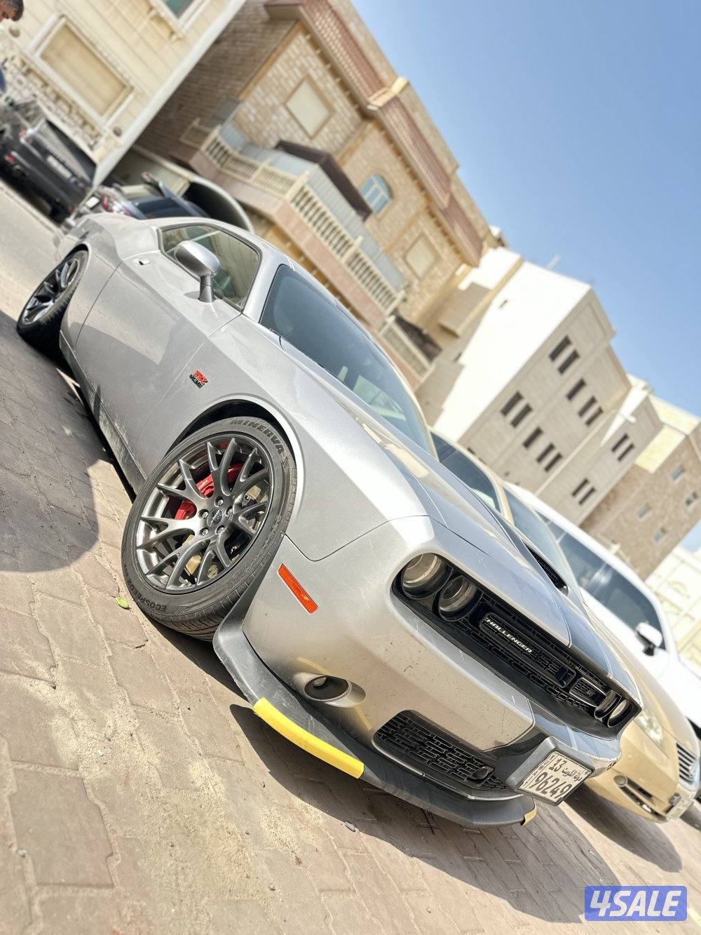 دوج‌ تشالجر اس آر تی 8  2015  اللون رمادی  ماشی 150 الف  السعر 72003