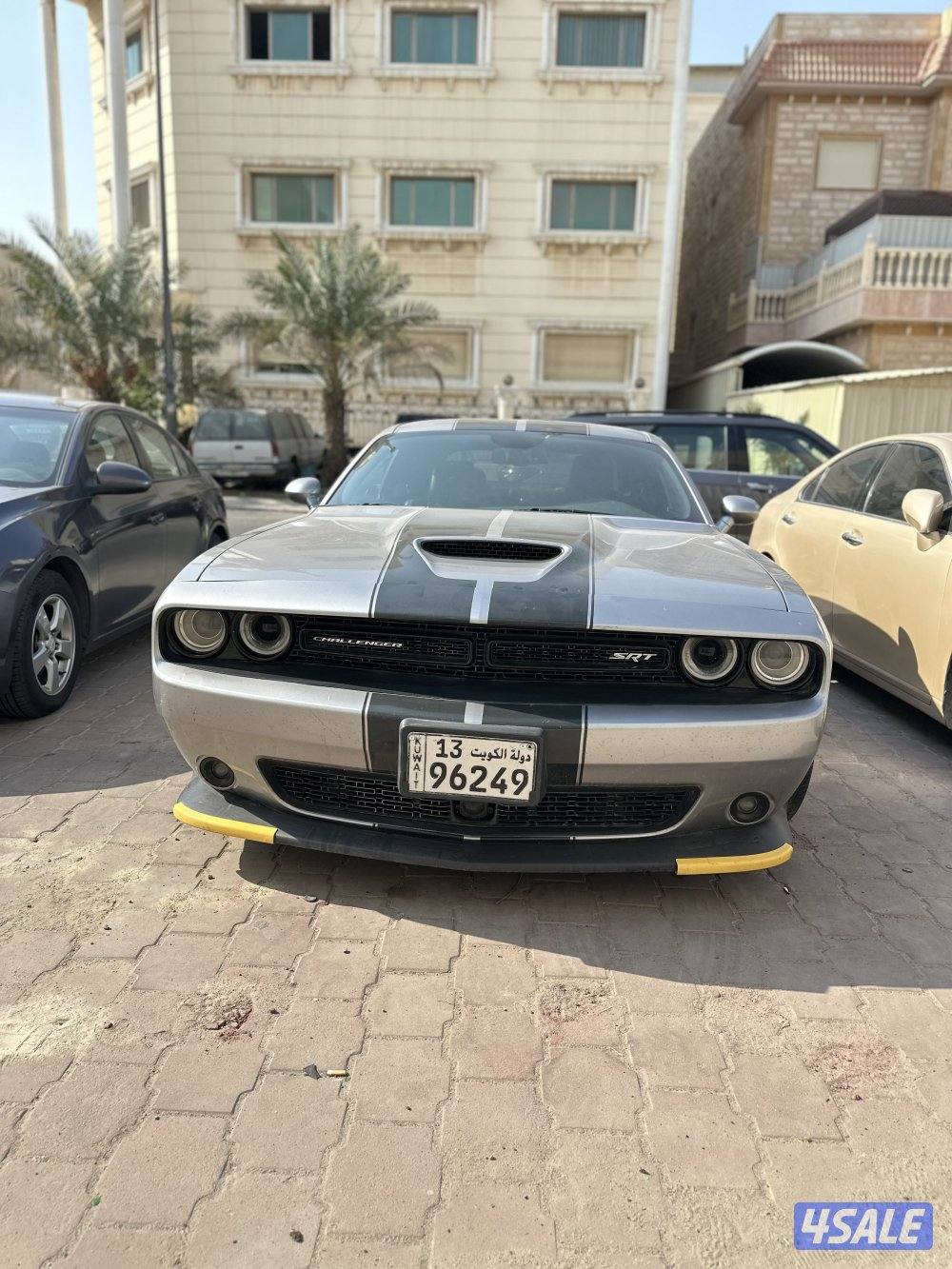 دوج‌ تشالجر اس آر تی 8  2015  اللون رمادی  ماشی 150 الف  السعر 72004