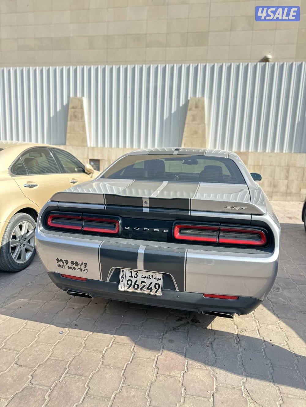 دوج‌ تشالجر اس آر تی 8  2015  اللون رمادی  ماشی 150 الف  السعر 72007