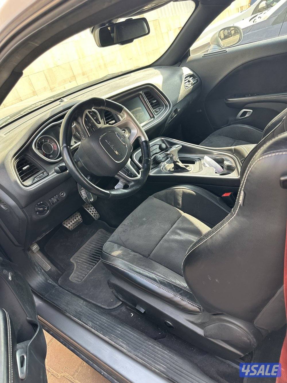 دوج‌ تشالجر اس آر تی 8  2015  اللون رمادی  ماشی 150 الف  السعر 72008