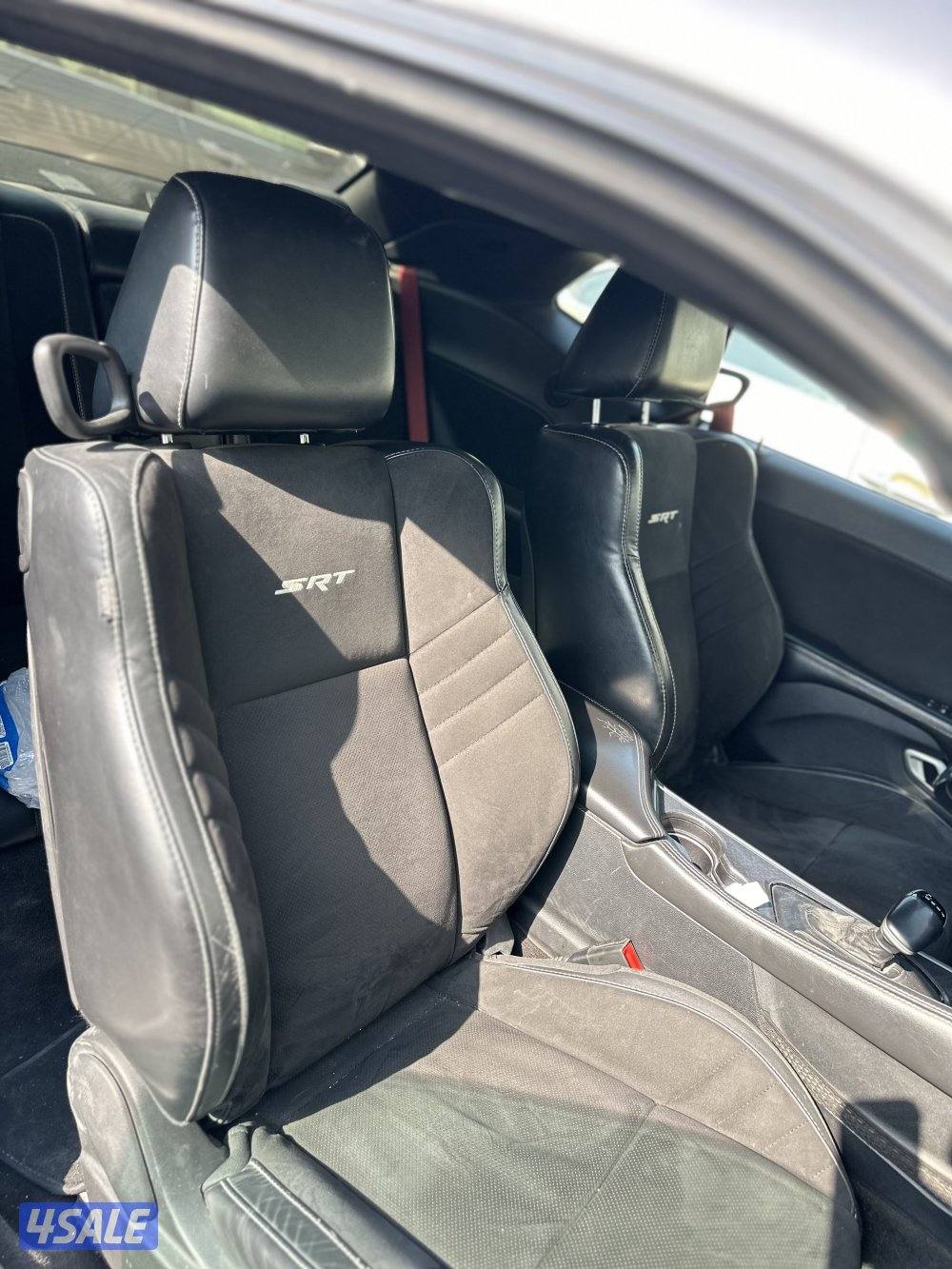 دوج‌ تشالجر اس آر تی 8  2015  اللون رمادی  ماشی 150 الف  السعر 720010