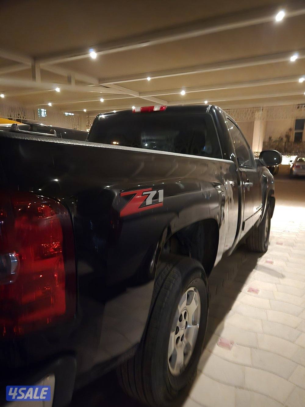 للبيع وانيت سلفرادو موديل 20122