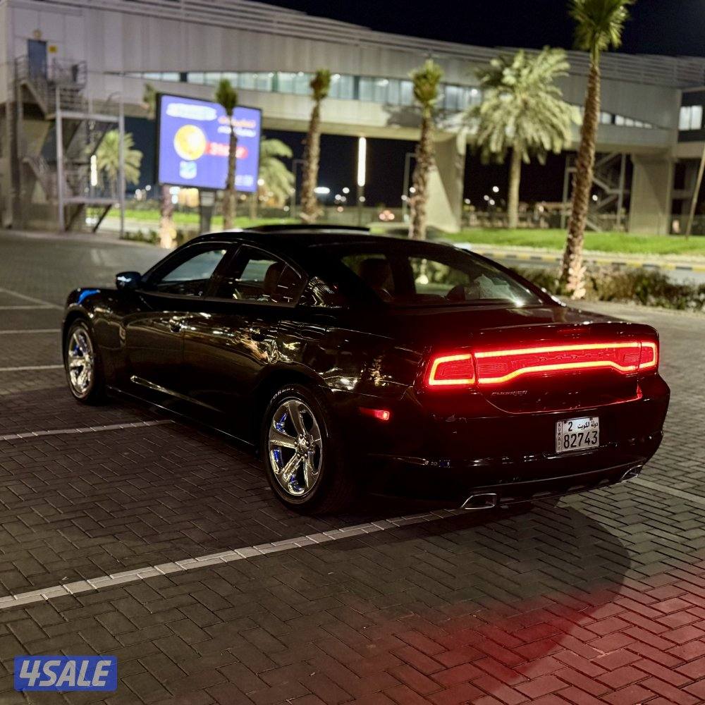 شارجر 2012 بحالة ممتازه داخليه احمر عداد 190 سيرفس منتظم3