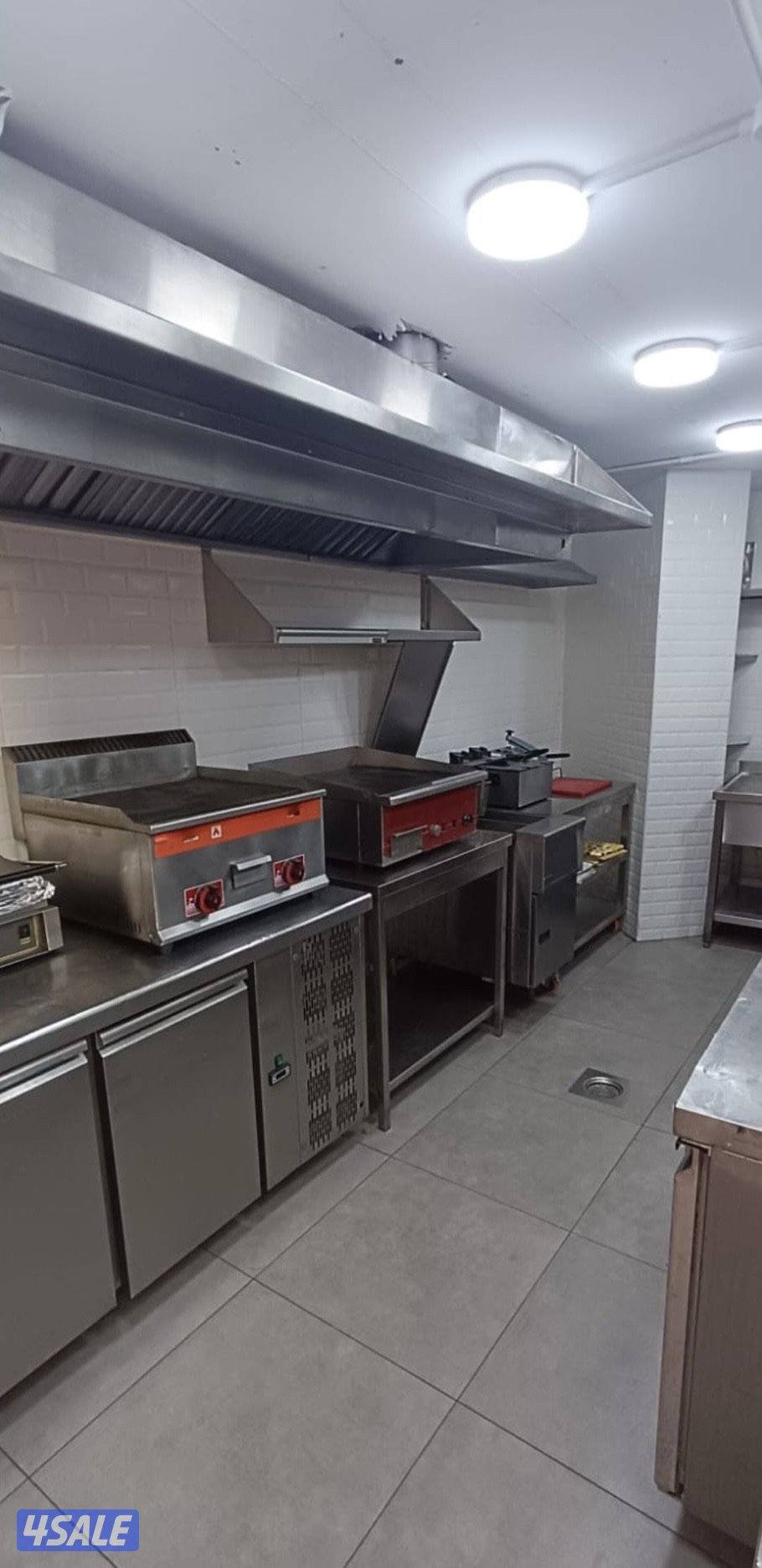 للبيع مطعم جاهز الاستخدام2