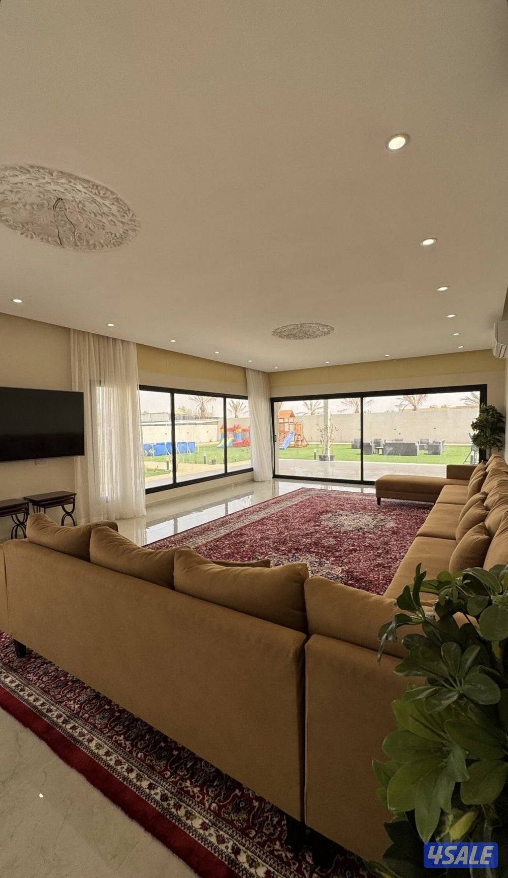 استراحه ( اسطبل ) بجبد ٤ غرف صاله كبيره مطبخ مجهز بالكامل حديقه ومسبح2