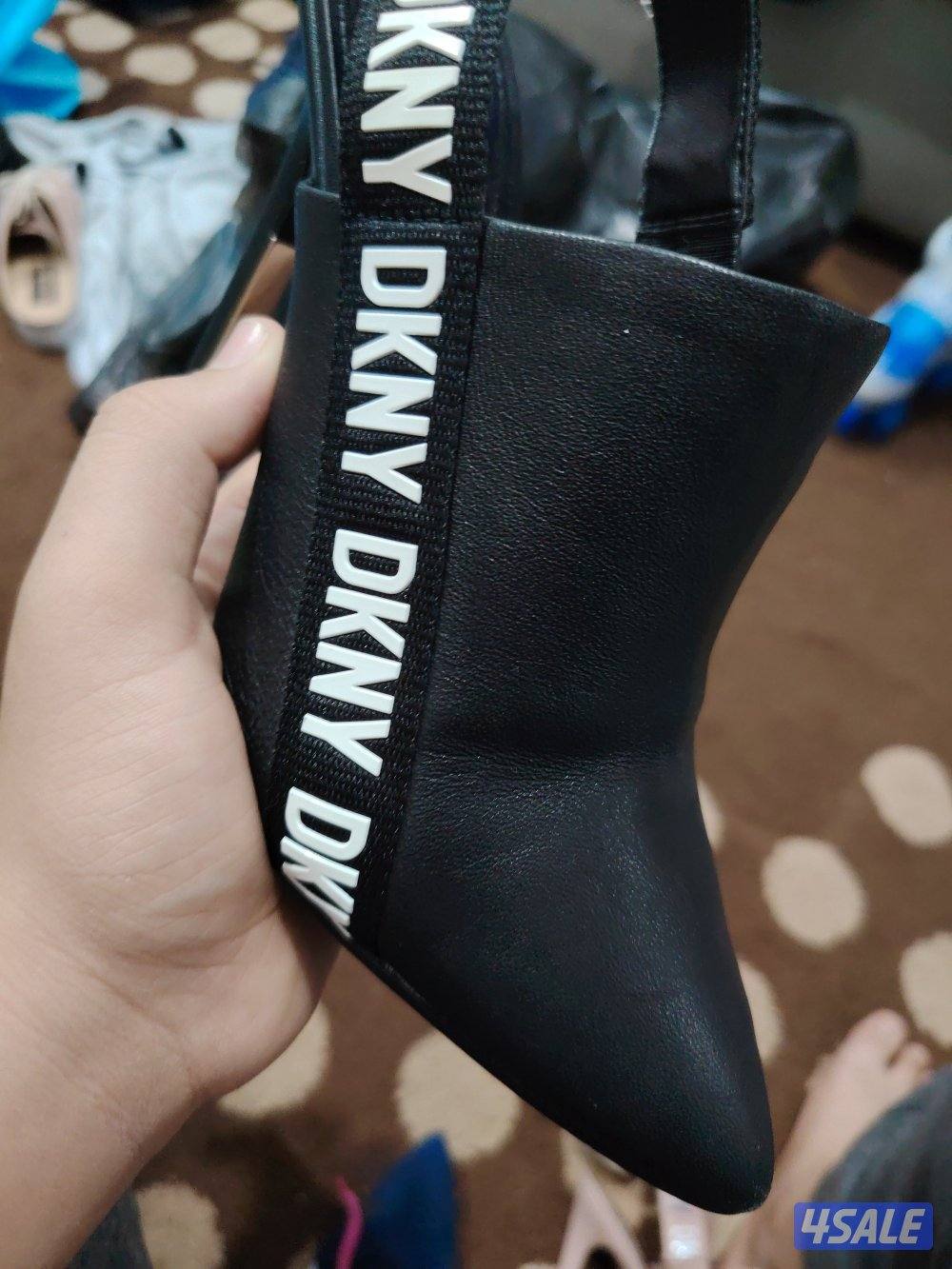 حذاء DKNY اسود جلد استعمال خفيف0