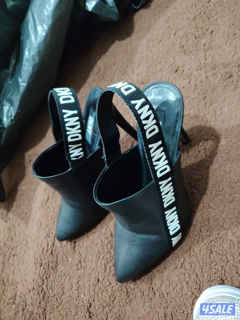 حذاء DKNY اسود جلد استعمال خفيف2