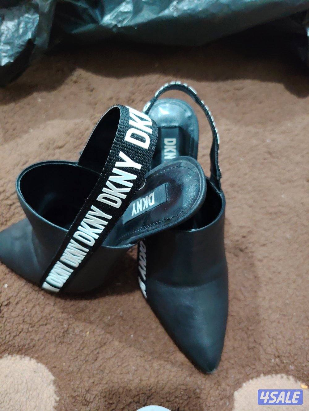 حذاء DKNY اسود جلد استعمال خفيف3