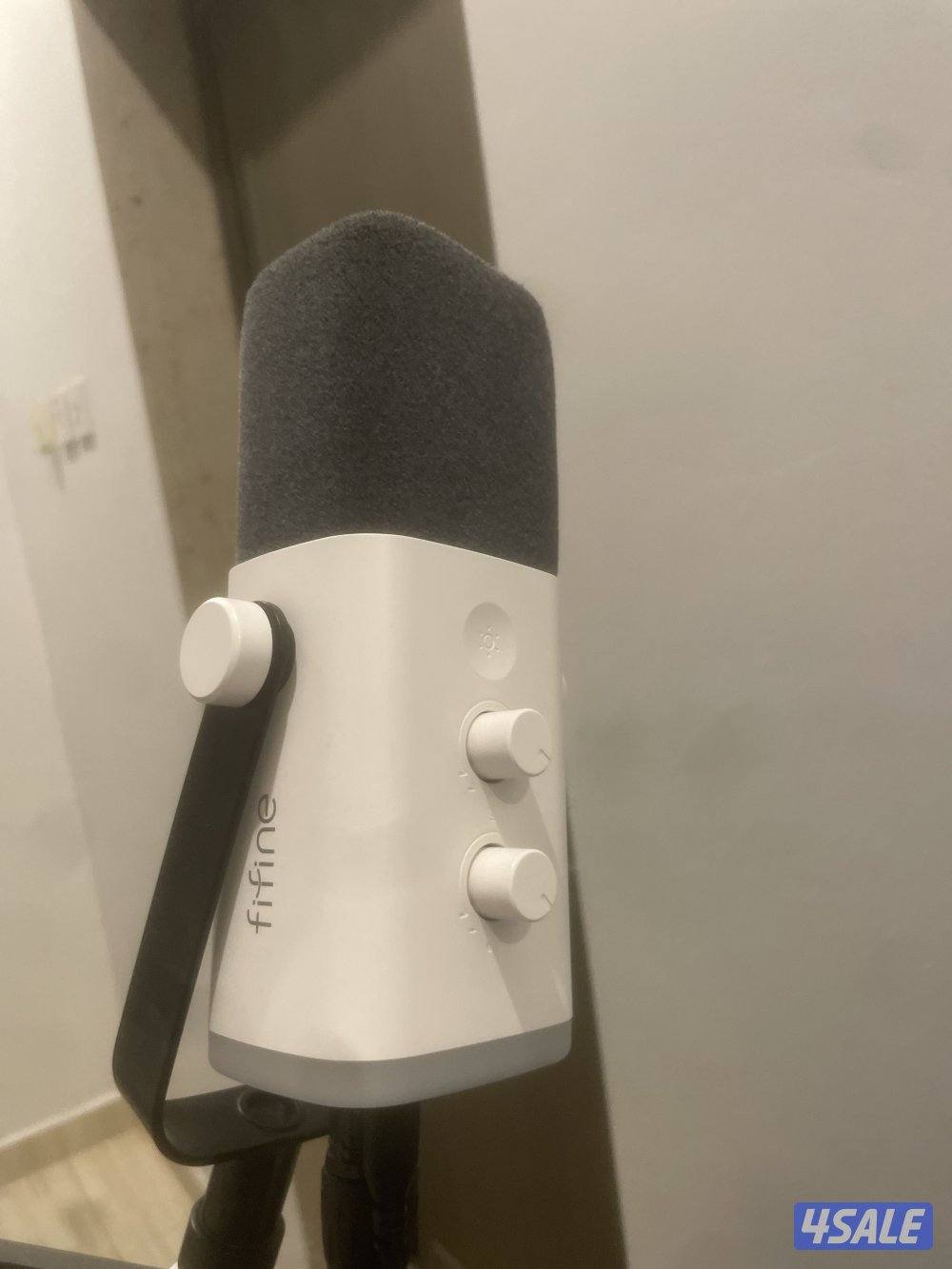 مايك و مكسر و ستاند مايك من fifien و سماعه هايبر اكس3