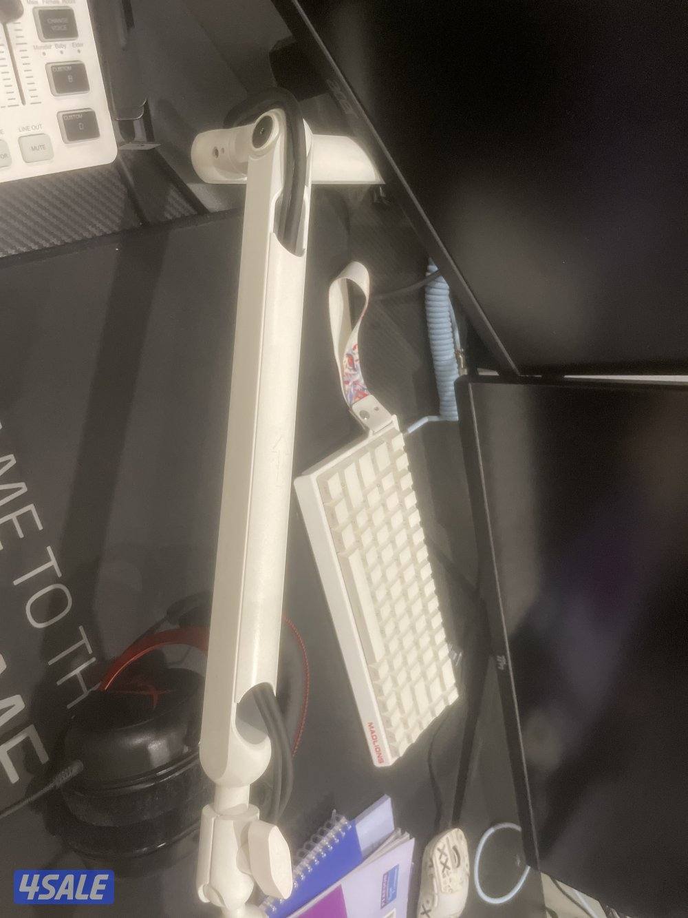 مايك و مكسر و ستاند مايك من fifien و سماعه هايبر اكس4