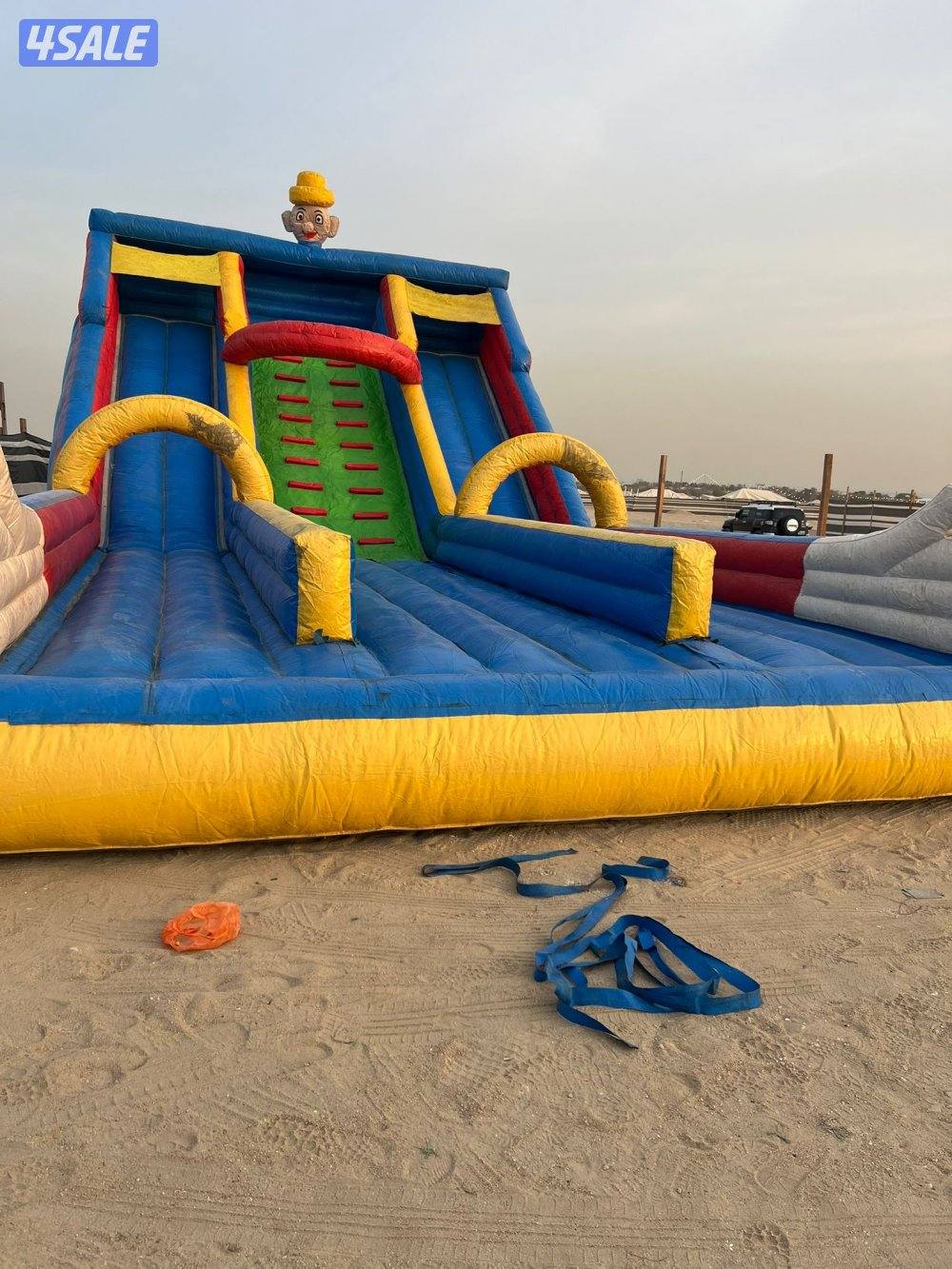 للبيع نطاطيه مع ماكينتين  12طول عرض 6 والارتفاع 8ملاحظه شرط النظافه1