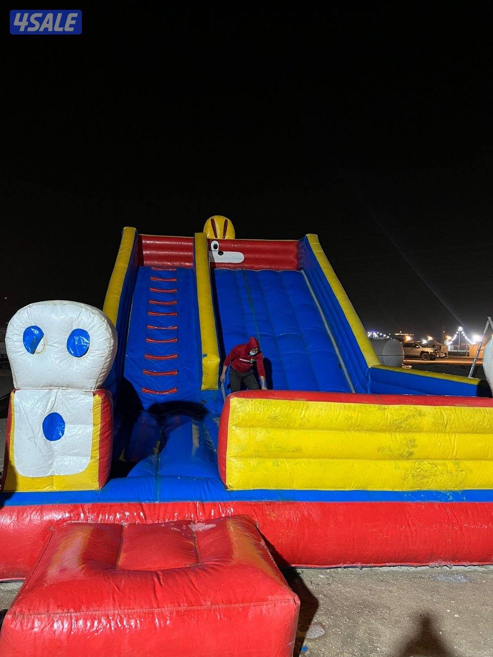 للبيع نطاطيه مع ماكينتين  12طول عرض 6 والارتفاع 8ملاحظه شرط النظافه2