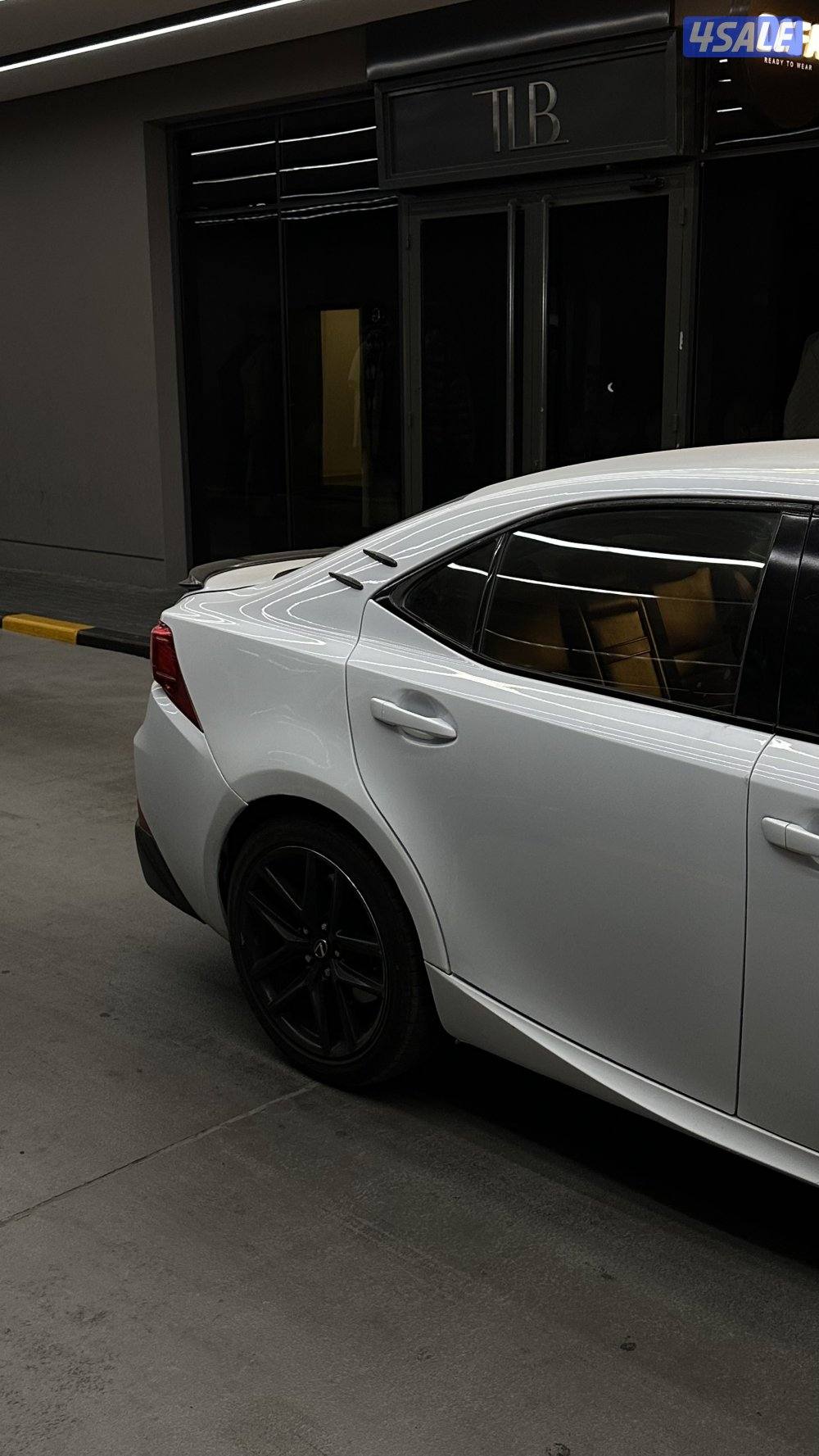 للبيع لكزس سبورت is3502