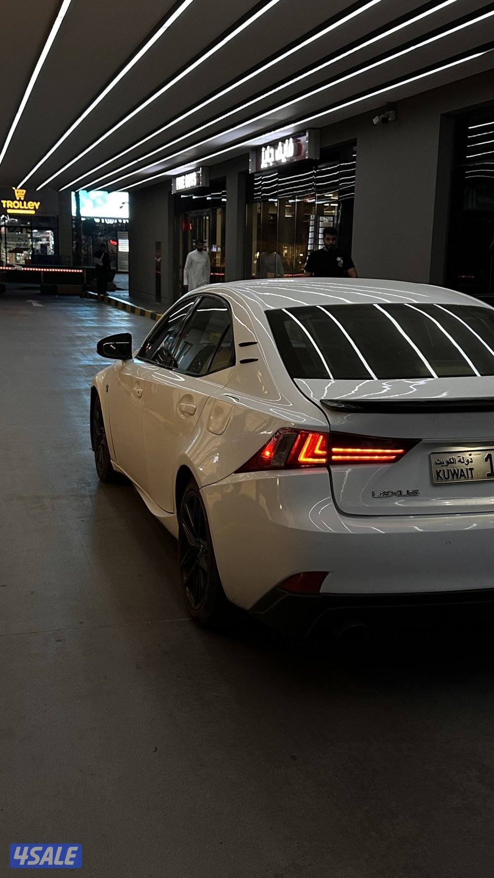 للبيع لكزس سبورت is35010