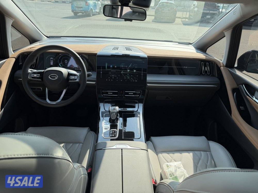 للبيع ڤان GAC M8 2025 وكاله الكويت5
