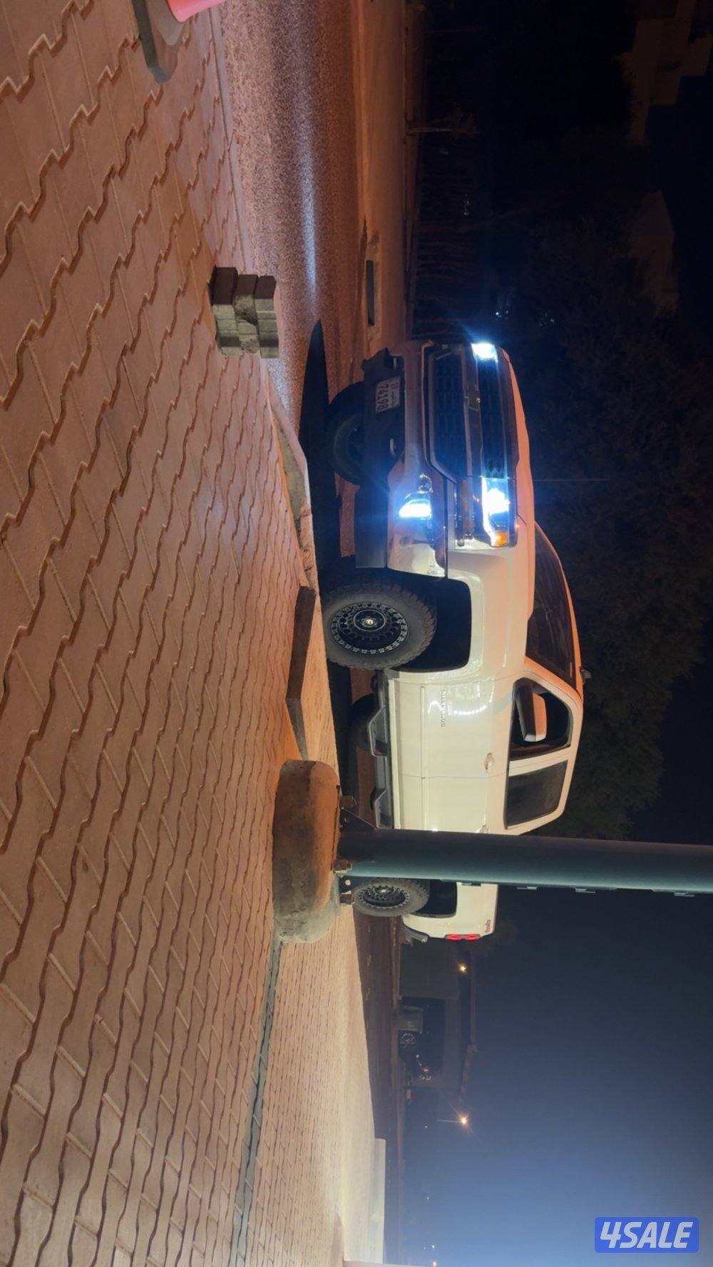 للبيع وانيت سلفرادو3