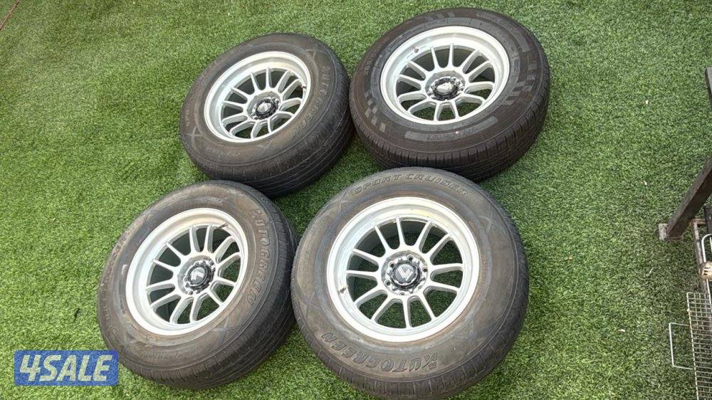 للبيع رنقات لنزو مع تواير شبه جديد اصليه حجم ١٨ كانت راكب ع فورد3