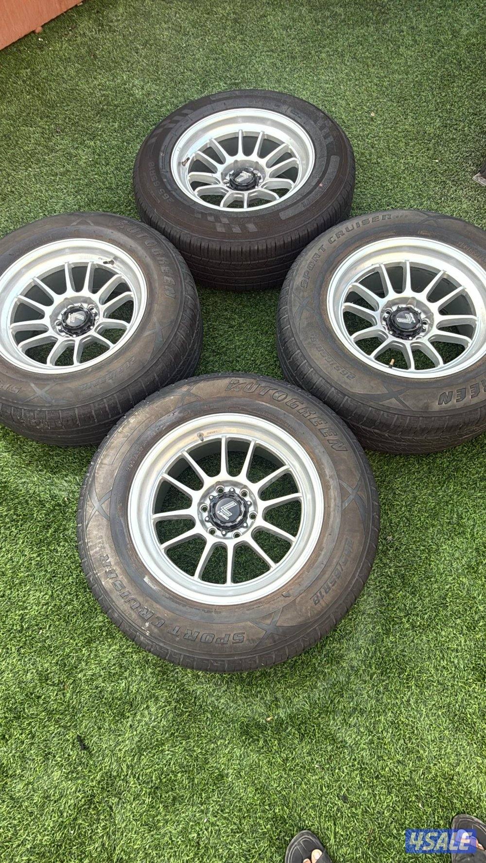 للبيع رنقات لنزو مع تواير شبه جديد اصليه حجم ١٨ كانت راكب ع فورد4