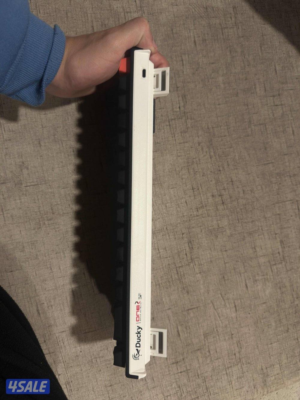 كيبورد دكي مني ٢ بلو سويتش وماوس قلوريس موديل o الحجم الكبير2